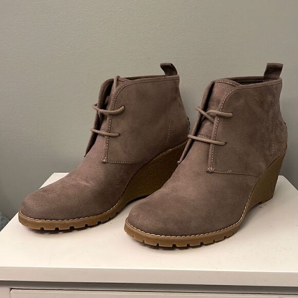 Bass Women's Taupe Vegan Suede Lace-Up Wedge Ankle Booties - Picture 1 of 7